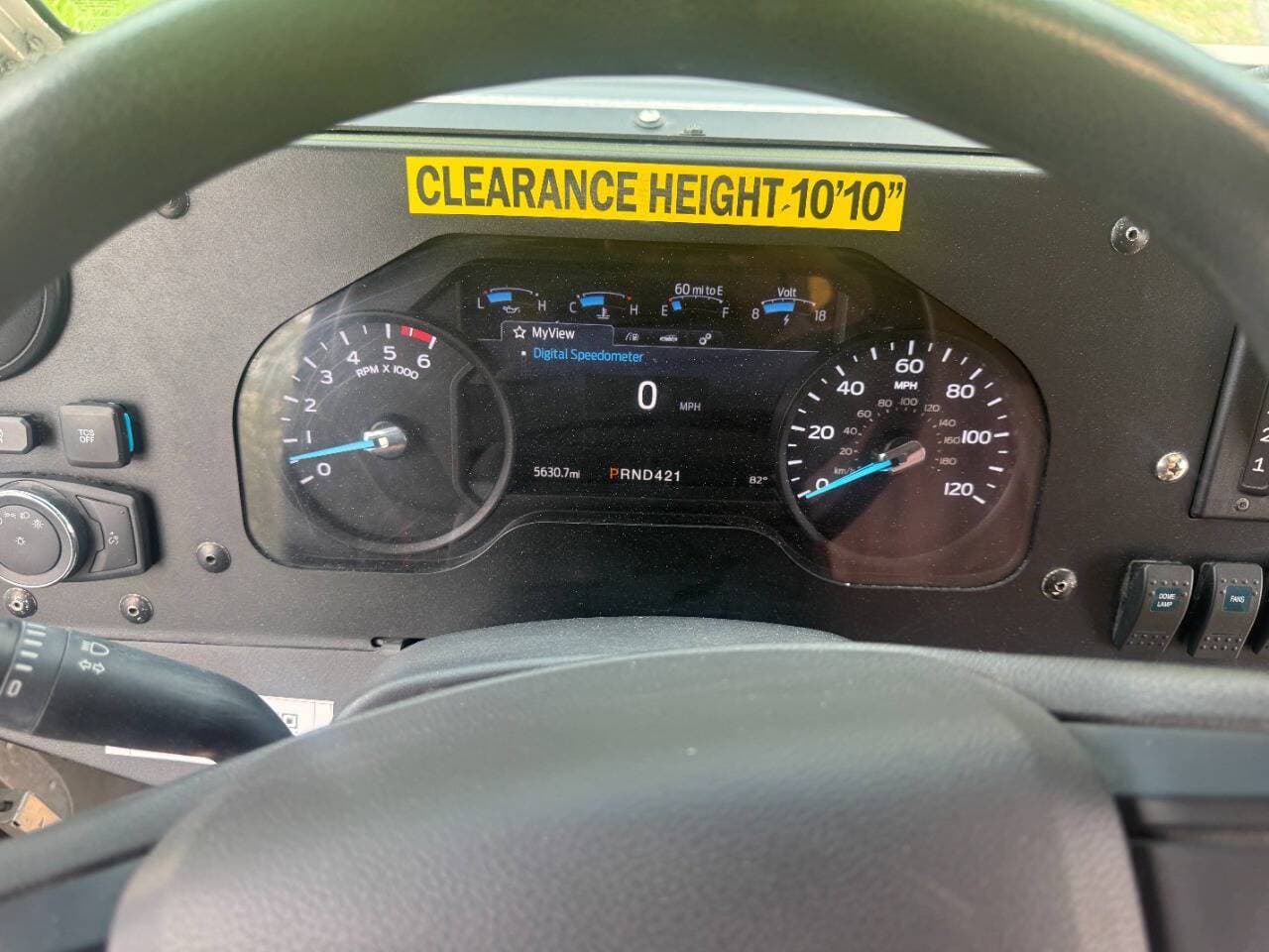 2020 Ford Stripped Chassis image 17