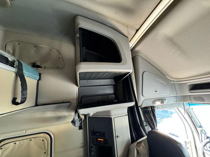 2022 Peterbilt 579 image 48