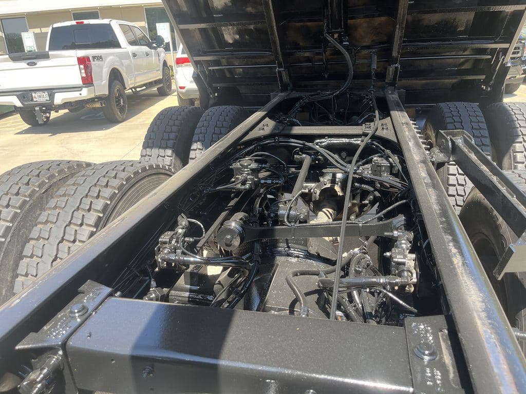 Used 2024 PETERBILT 389 image 23