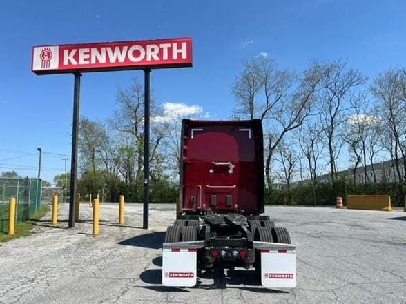 2025 Kenworth T680 image 3