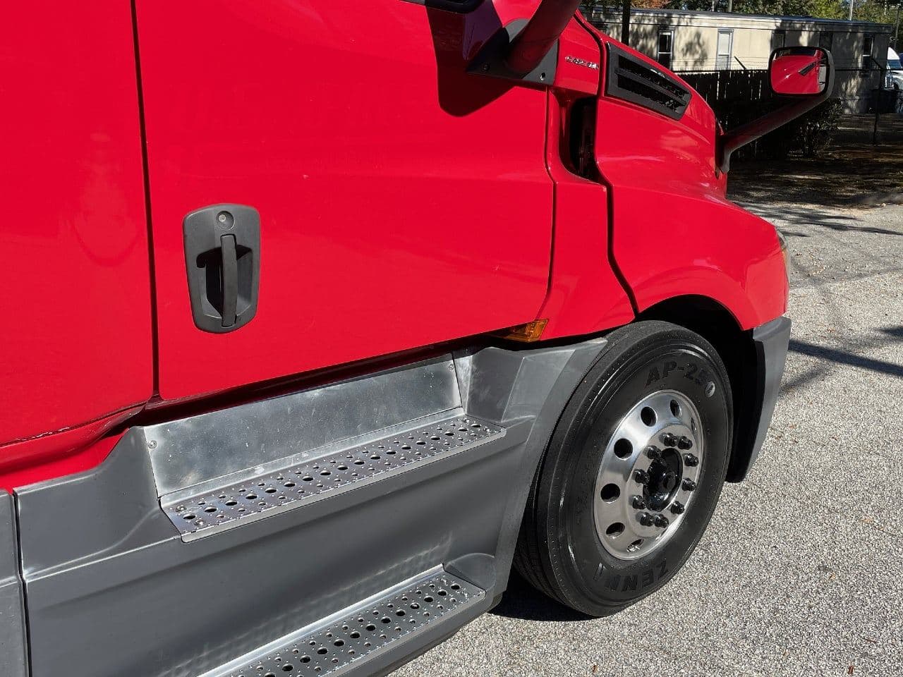 2020 Freightliner Cascadia 126 image 13