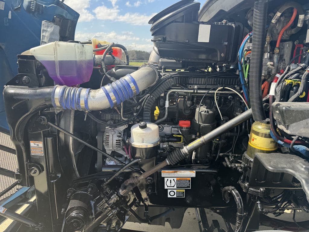 Used 2021 PETERBILT 579 image 8