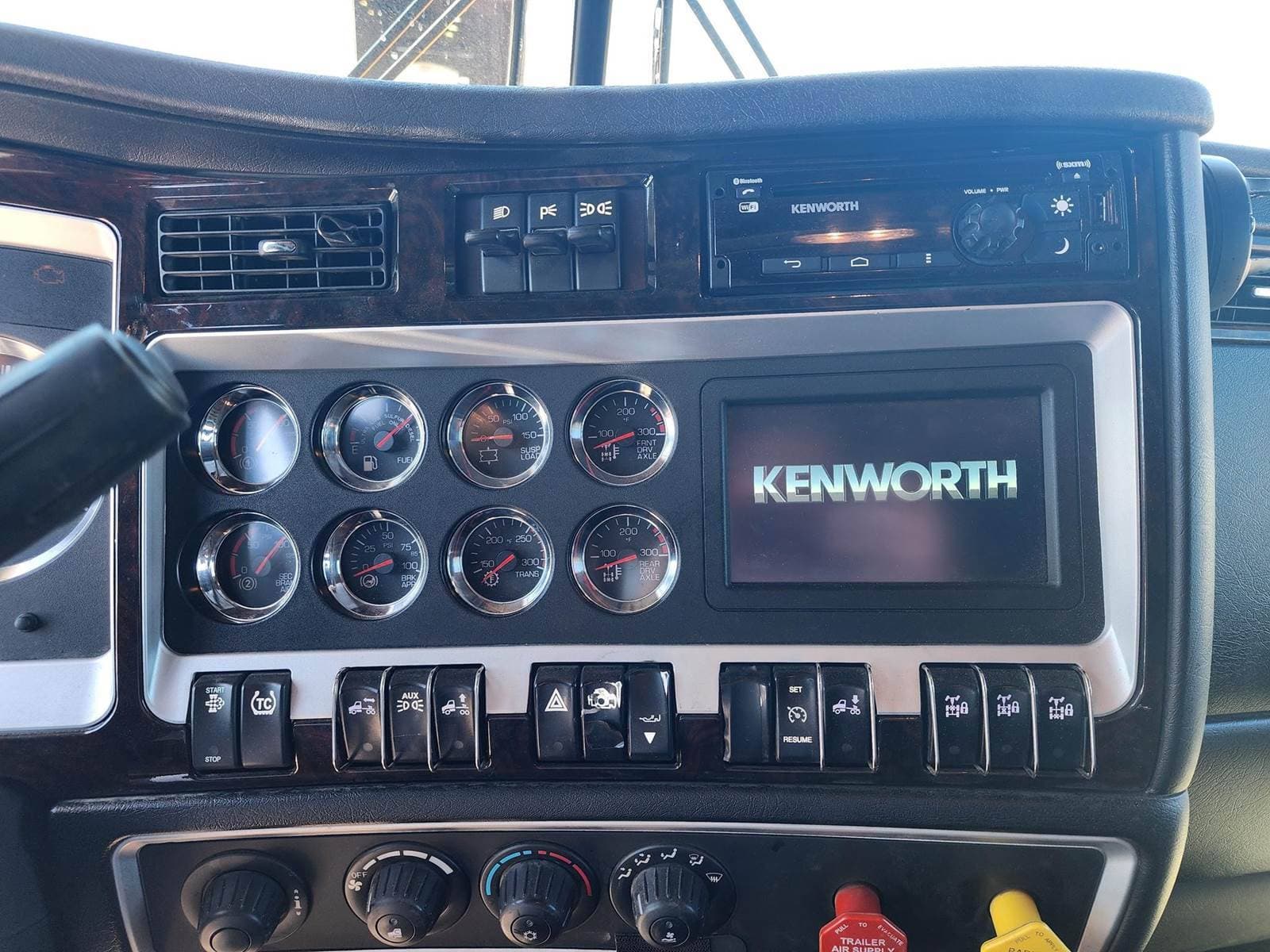 2020 Kenworth W9 Series image 9