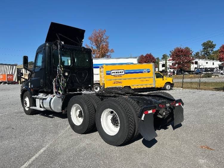 2019 Freightliner Cascadia 126 Day Cab Truck - 450HP, 12 Speed Automatic image 5