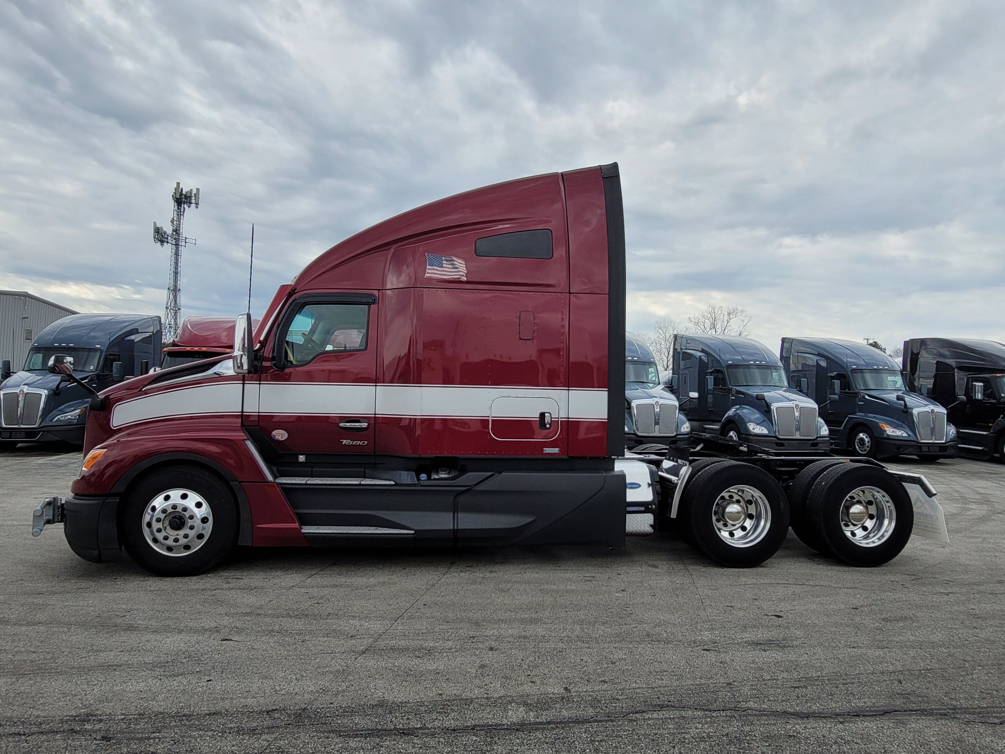 2023 Kenworth T680 image 2