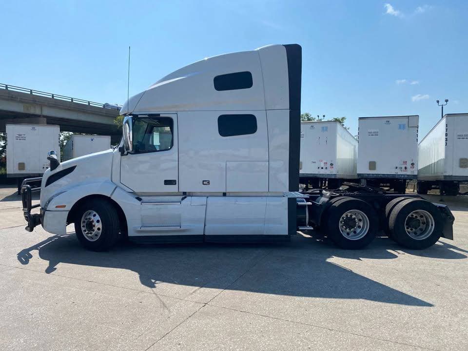 2024 Volvo VNL image 4