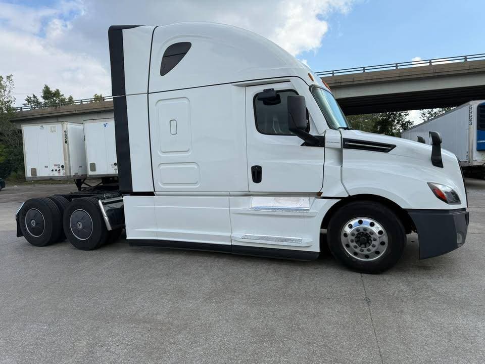 2021 Freightliner Cascadia image 3