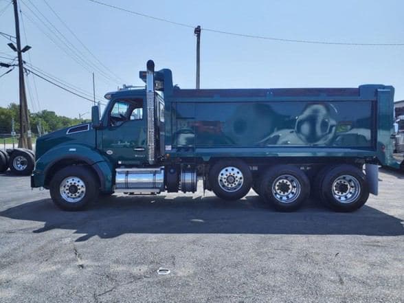 2025 Kenworth T880 image 9