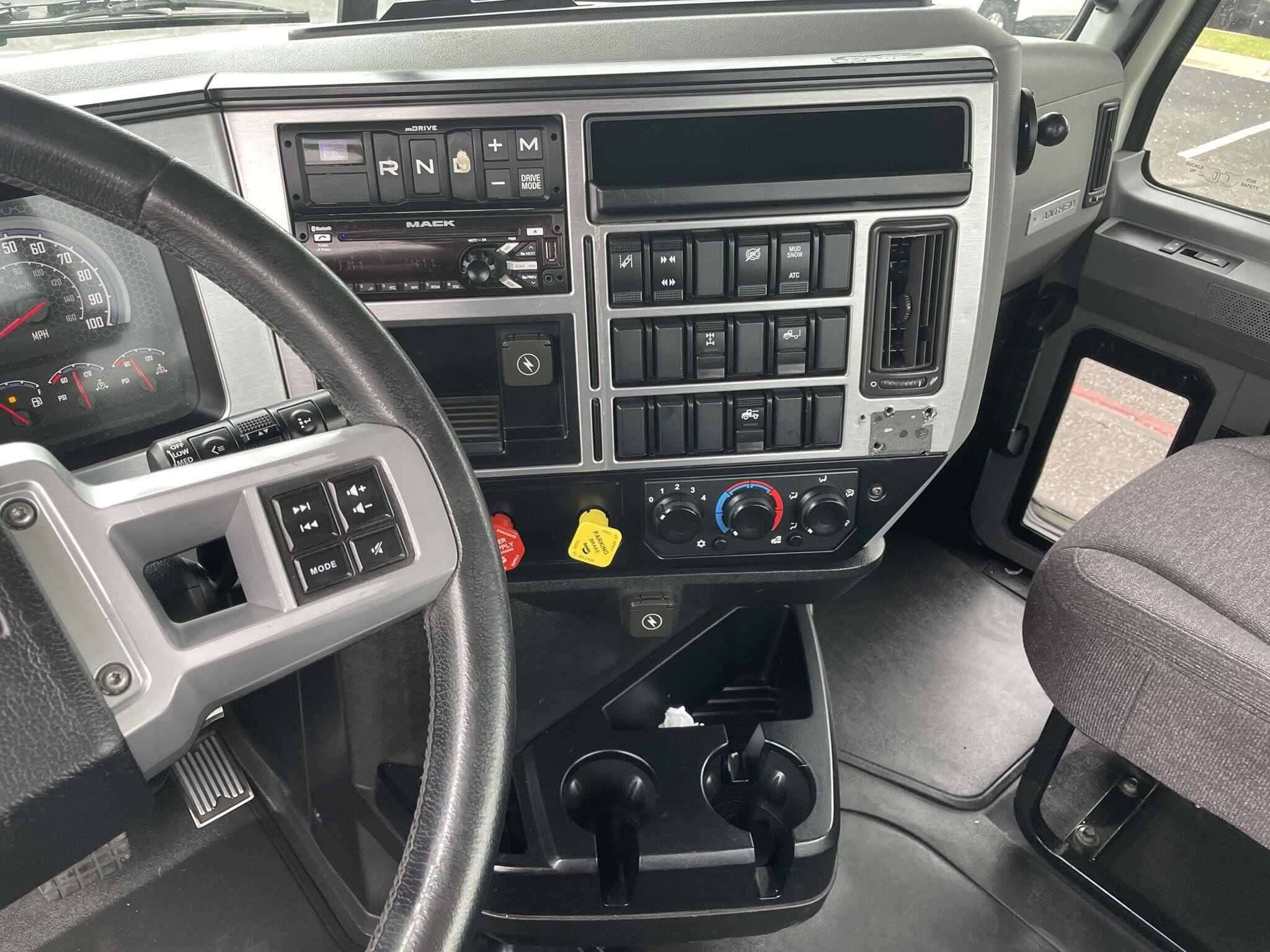 Used 2020 MACK ANTHEM Conventional - Day Cab in Amarillo, TX image 12