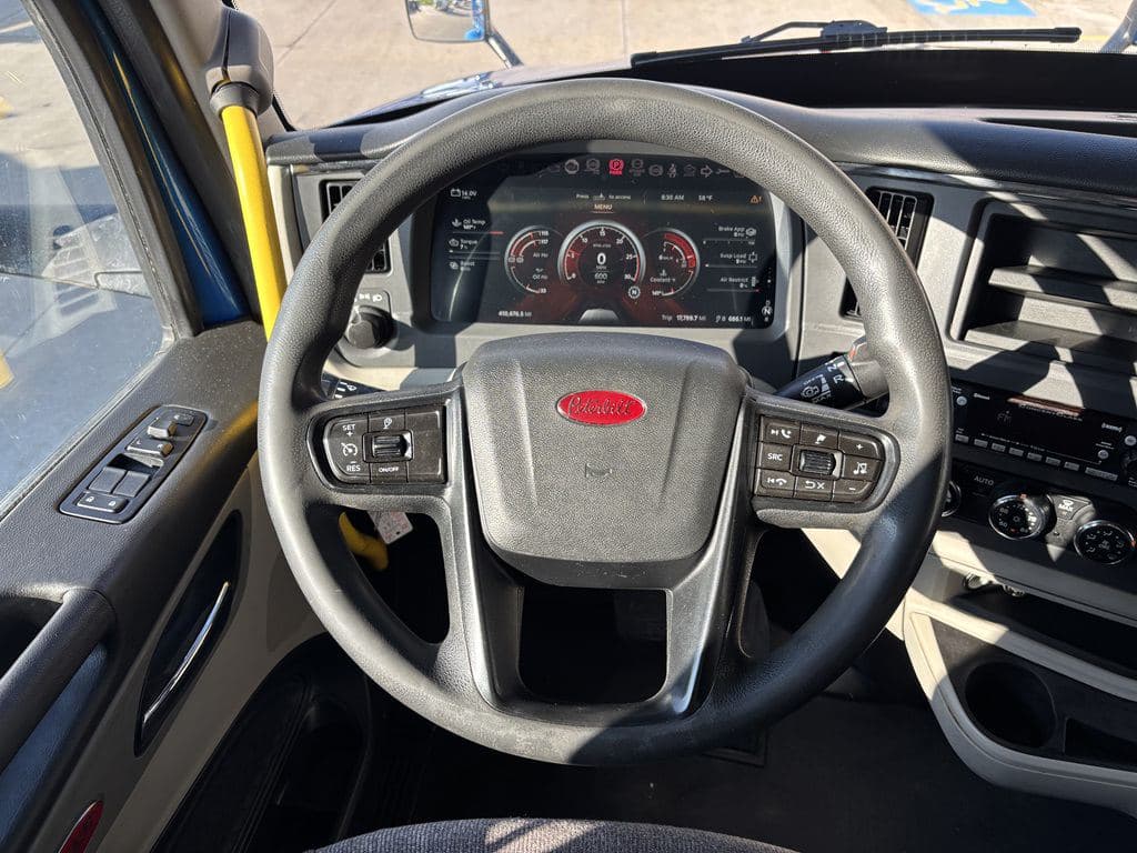 Used 2022 PETERBILT 579 image 9