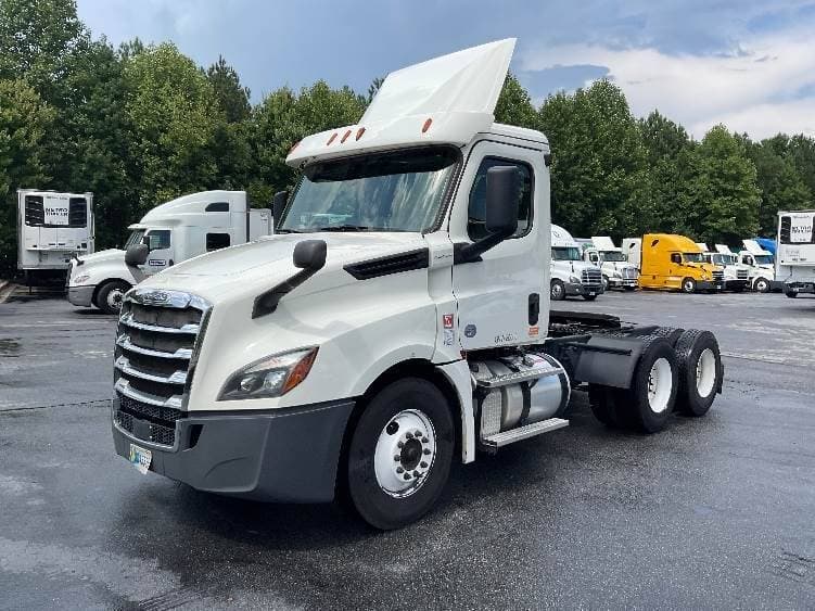 2018 Freightliner Cascadia image 2