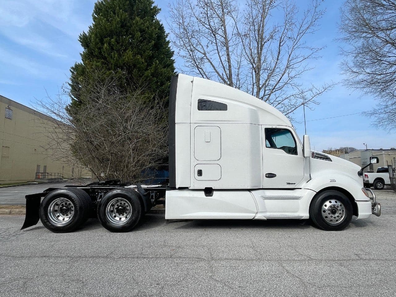 2019 Kenworth T680 image 2