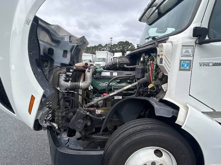 2022 Volvo VNL image 15