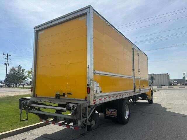 2020 Freightliner M2 image 5