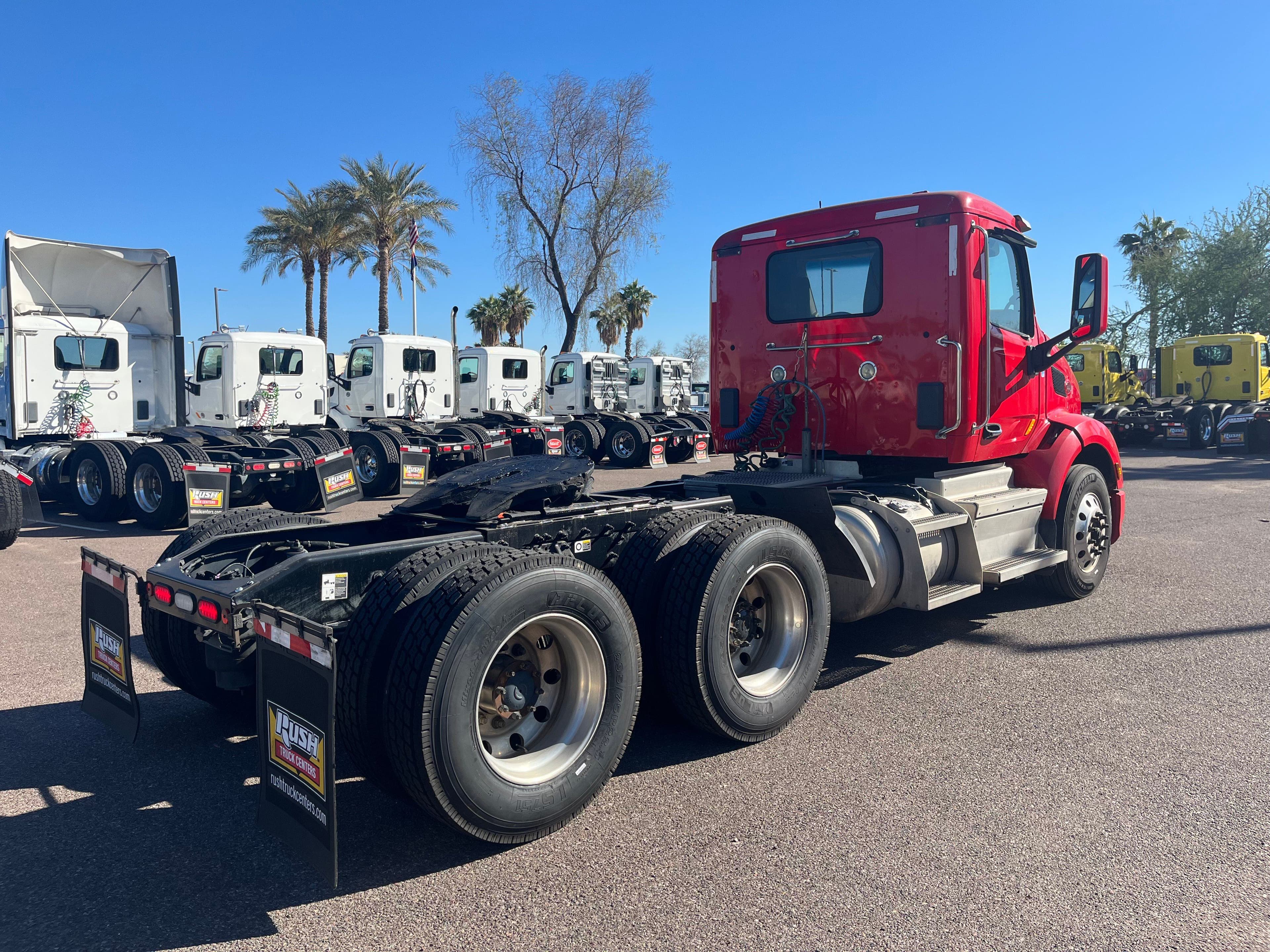 2020 Peterbilt 579 image 3