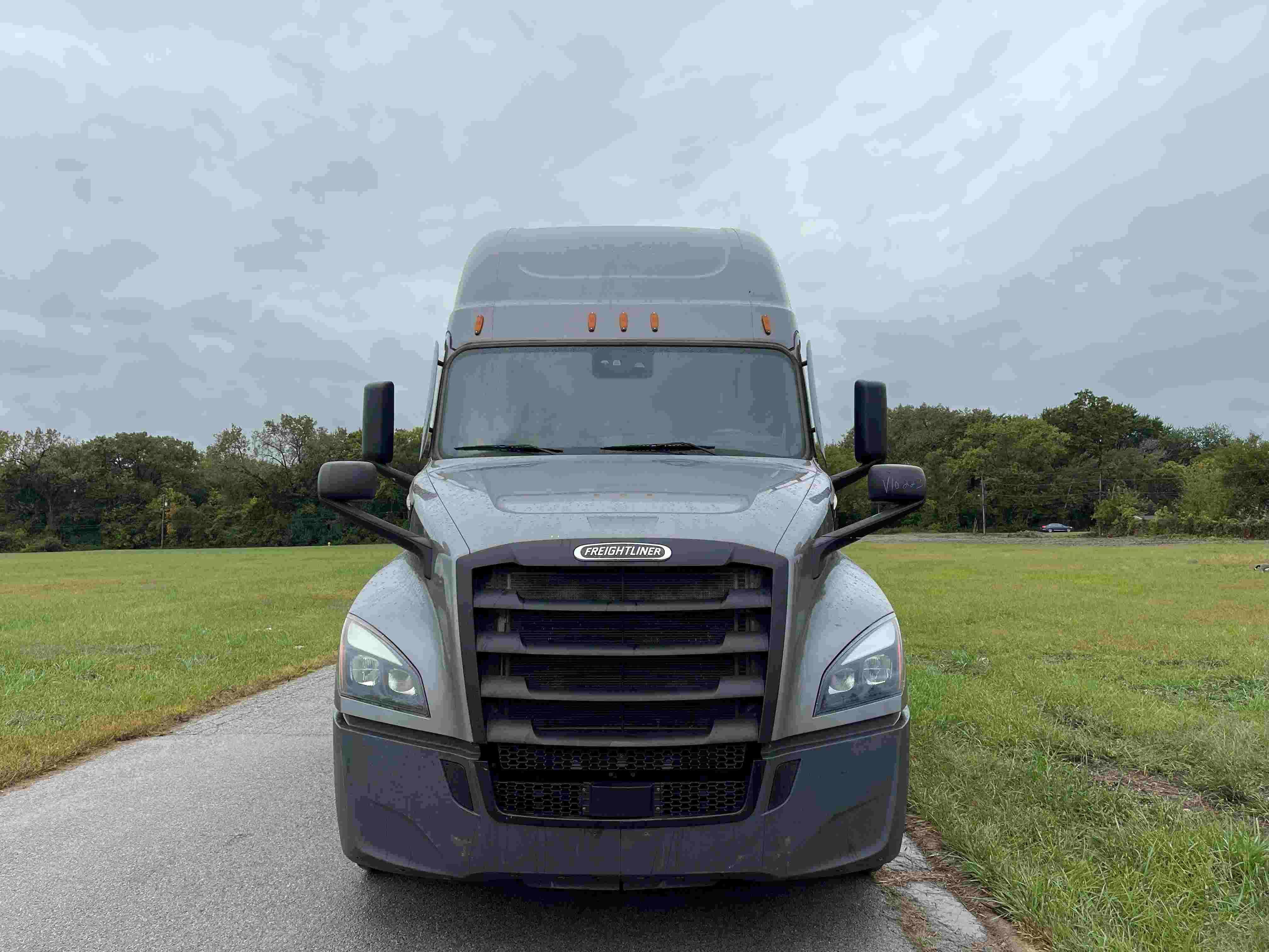 2021 Freightliner Cascadia 126 image 2