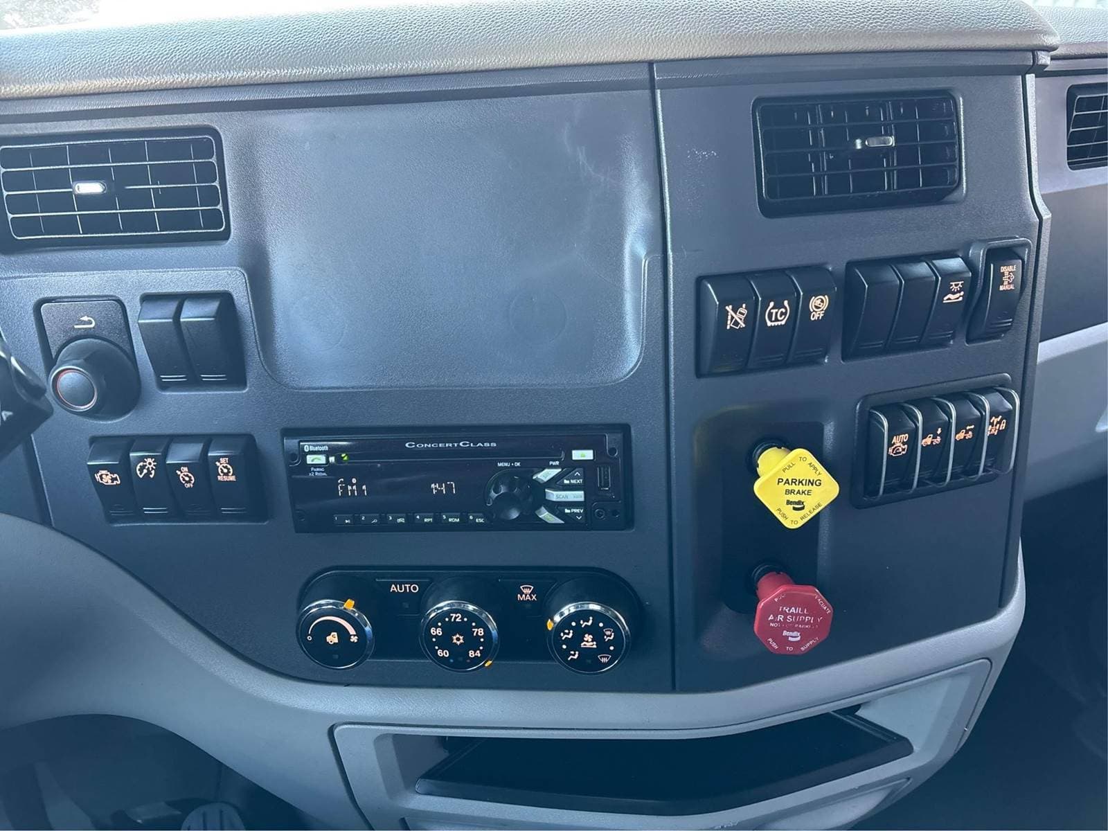 2021 Peterbilt 579 image 7