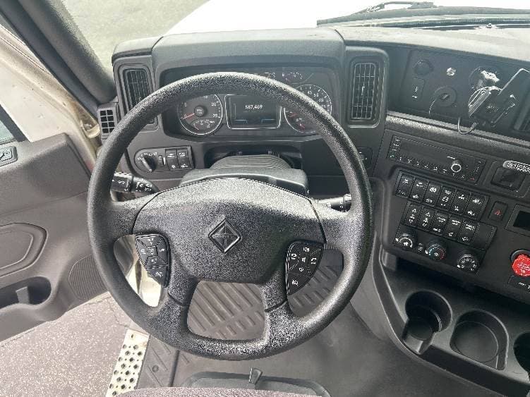 2023 International LT62F image 5