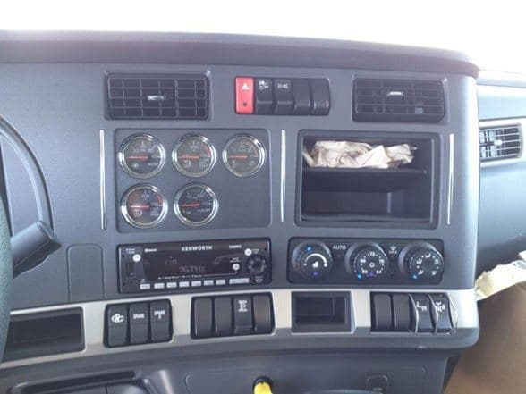 2026 Kenworth T880 image 11