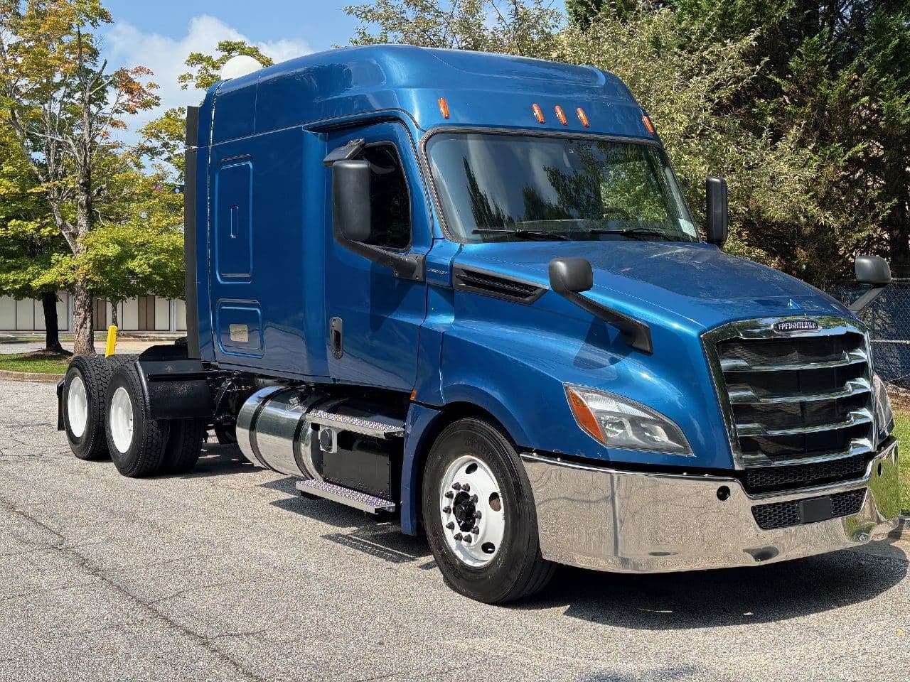 2020 Freightliner Cascadia 126 image 2