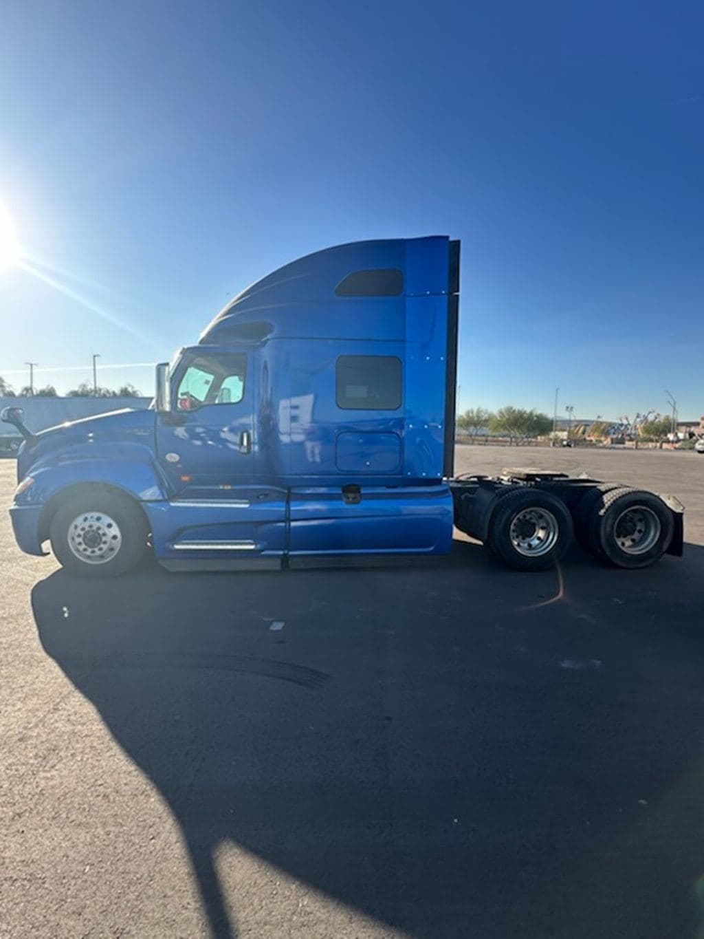 Used 2022 INTERNATIONAL LT625 image 4