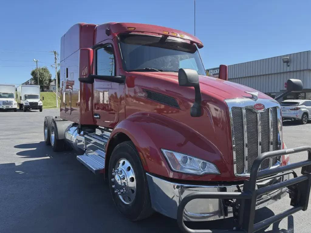 2022 Peterbilt 579 image 3