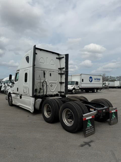 2023 Freightliner Cascadia 126 image 3