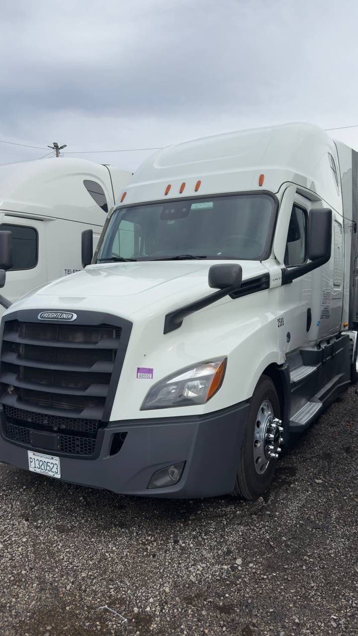 2020 Freightliner image 3