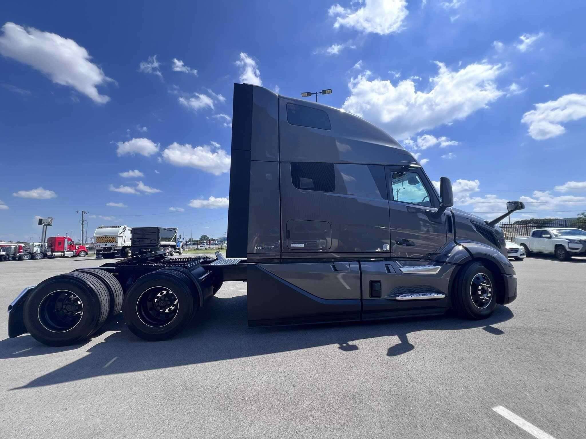 New 2026 VOLVO VNL64T860 Conventional - Sleeper Truck  image 3