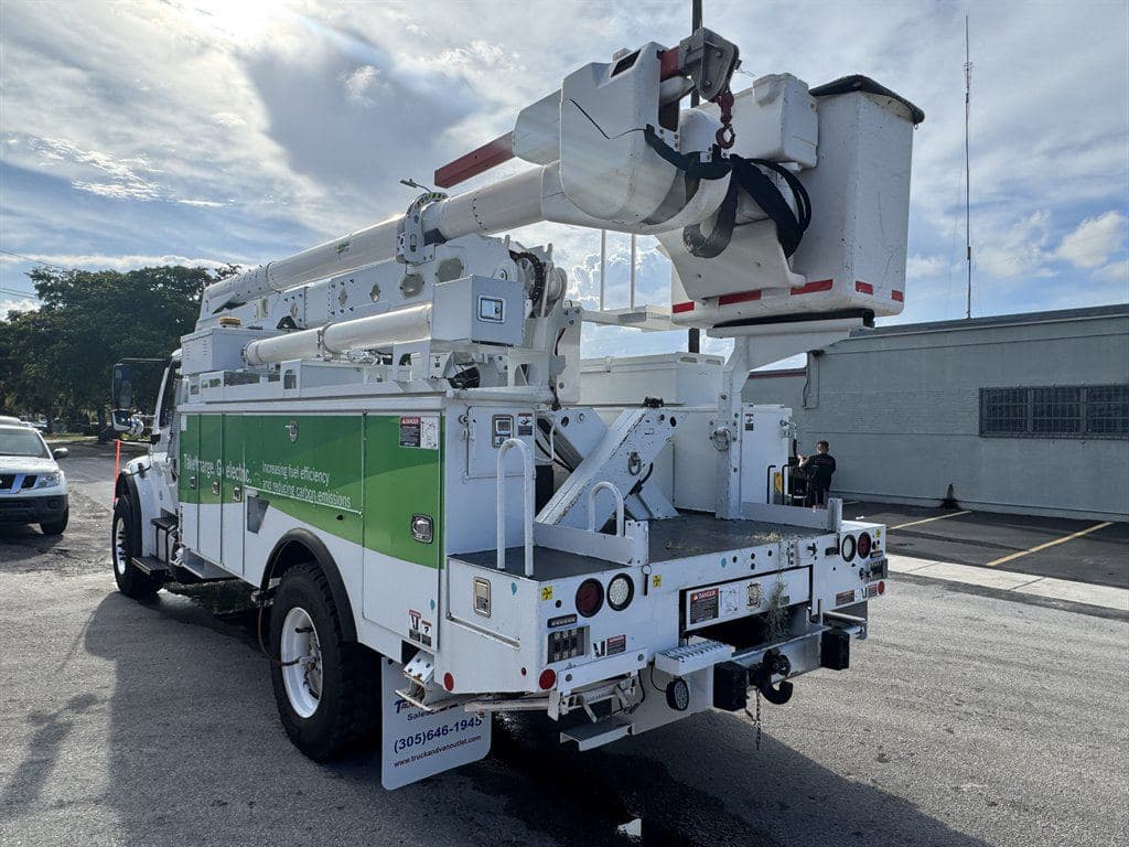 2018 Freightliner M2-106 image 12