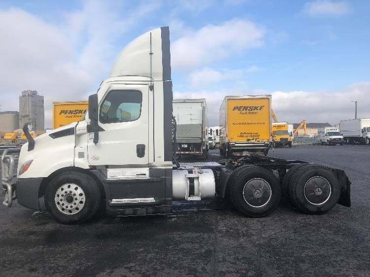 2021 Freightliner Cascadia image 3