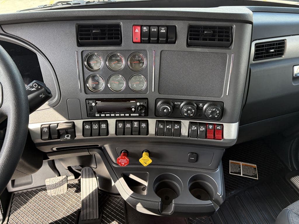 New 2027 KENWORTH T880 image 25