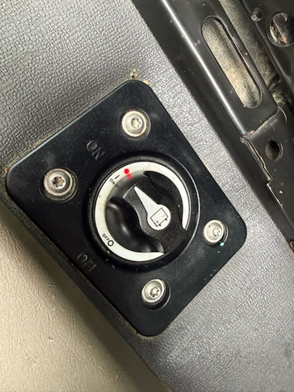 Used 2019 FREIGHTLINER CA12564DC image 14