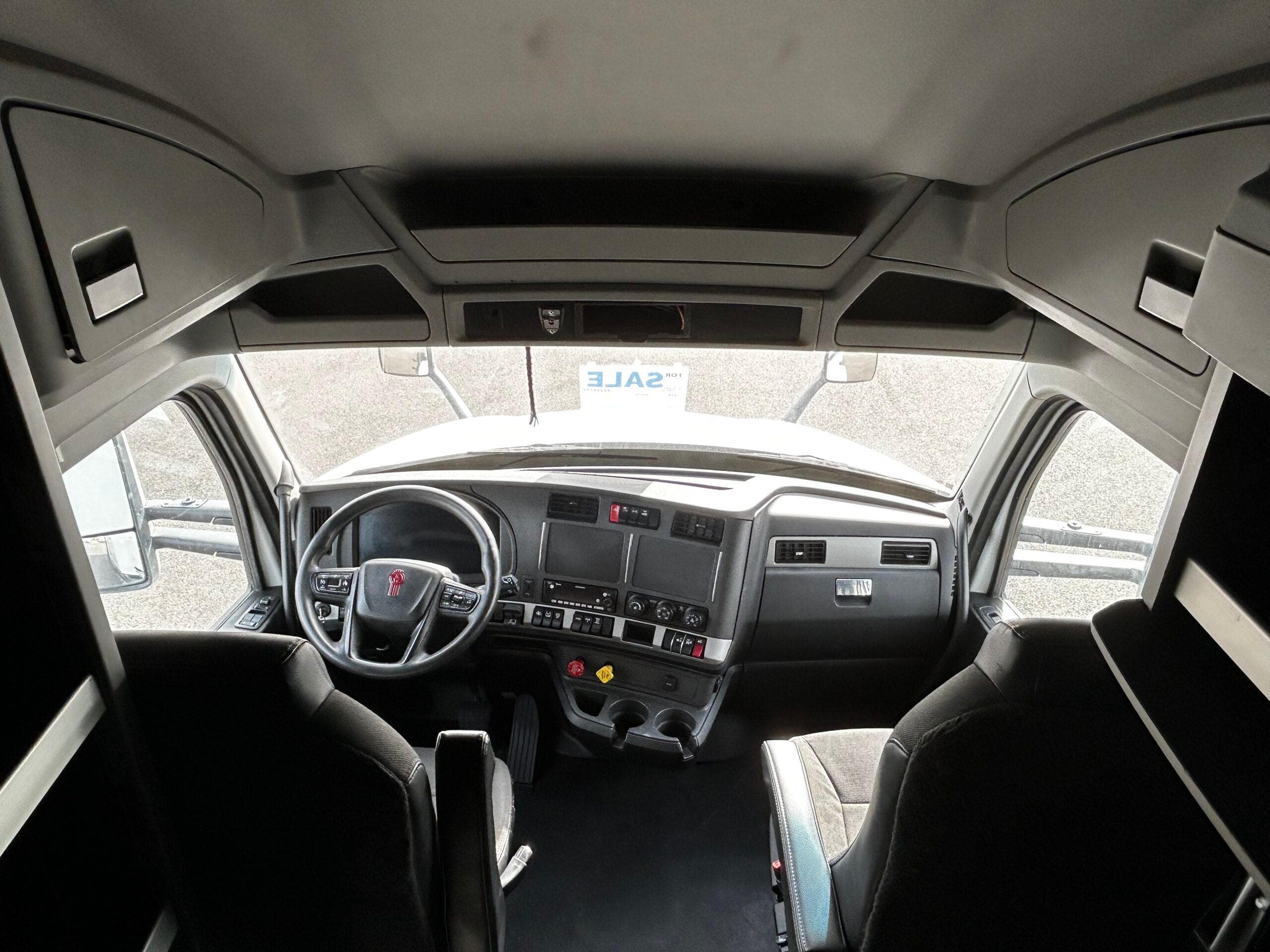 2023 Kenworth T680 image 7