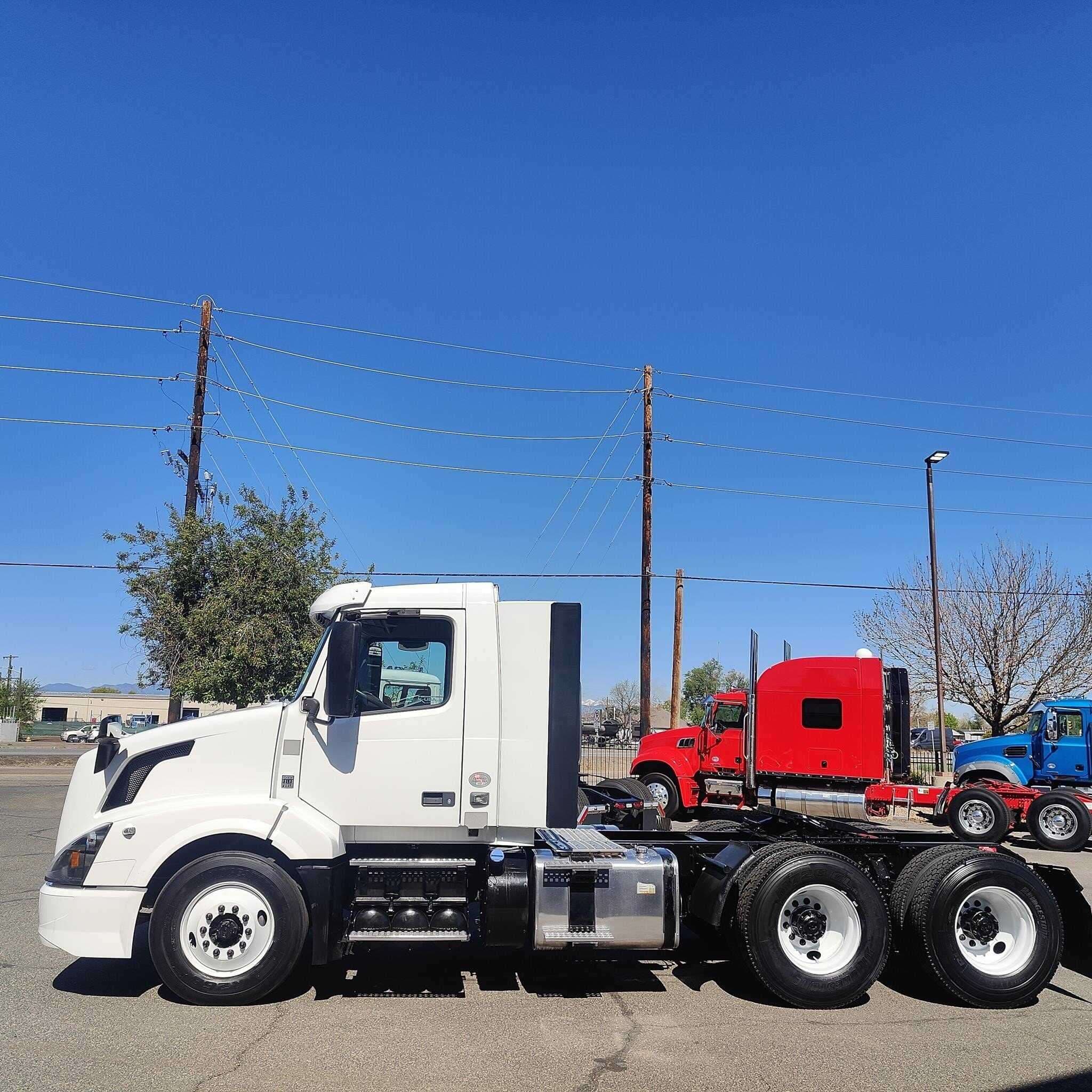 2018 Volvo VNL64T300 image 4