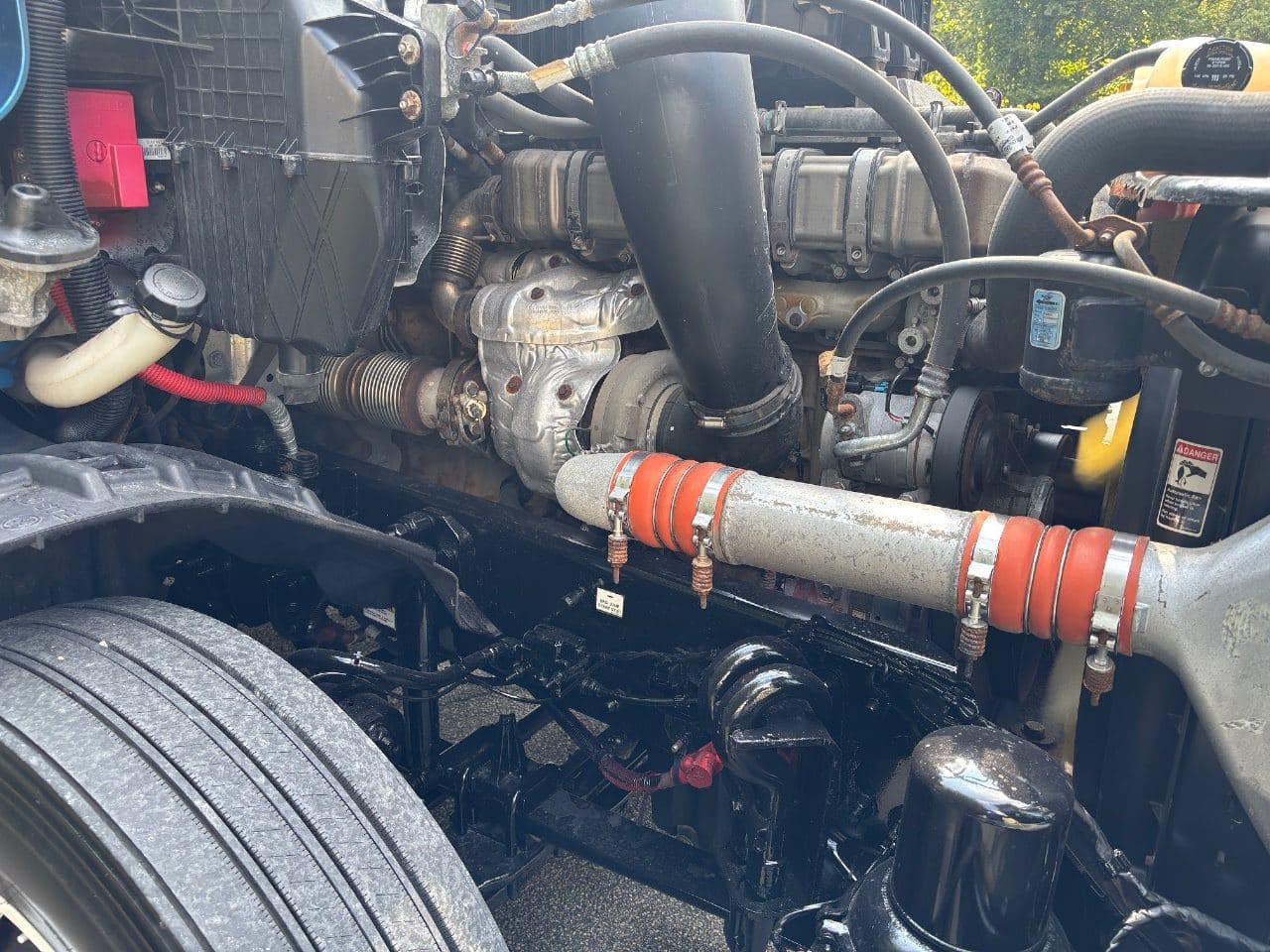 2020 Freightliner Cascadia 126 image 14