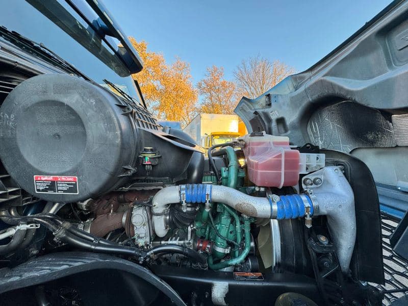 2020 Volvo VNL image 39