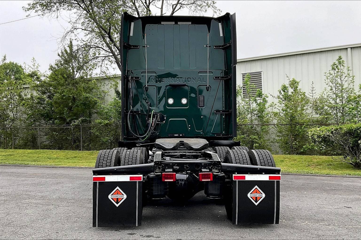 2022 International LT625 Sleeper Semi Truck - 73" Raised Roof Sleeper, A26 400HP, 11 Speed image 4