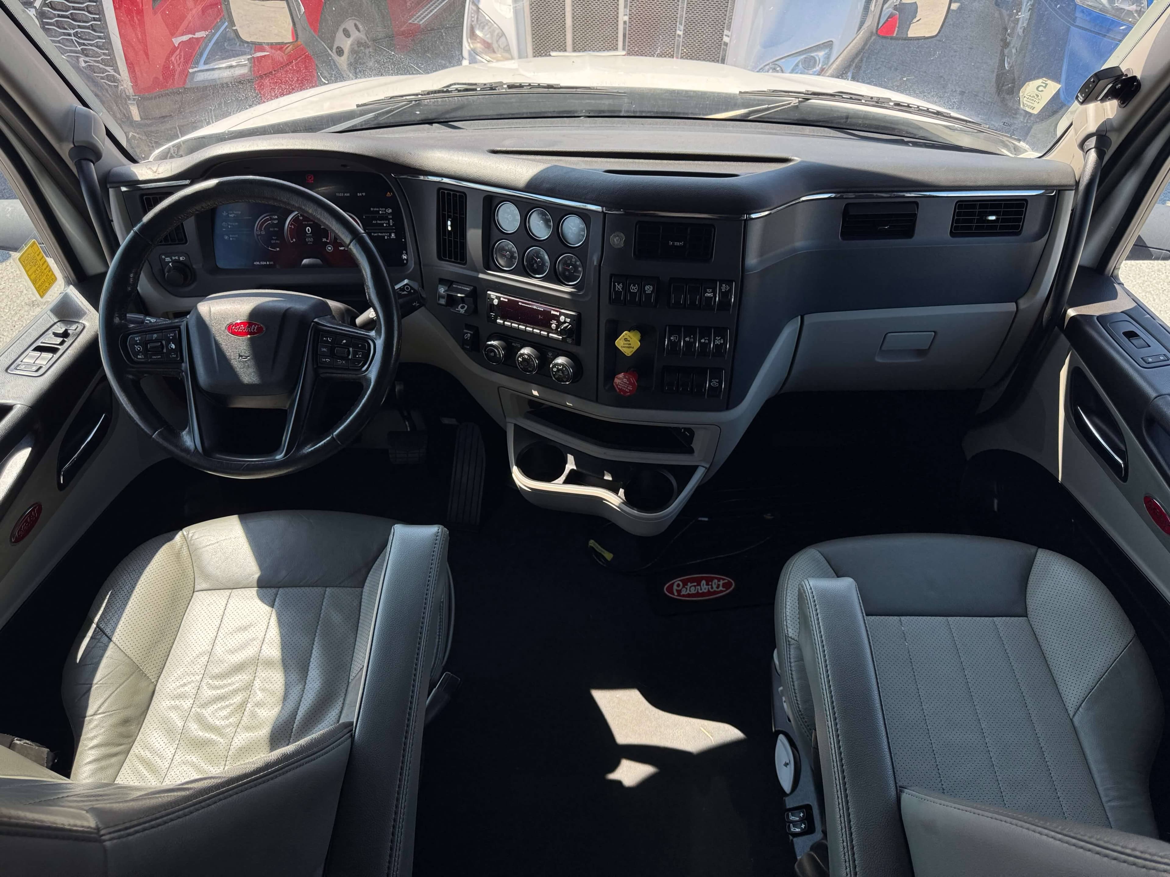 2023 Peterbilt 579 image 11