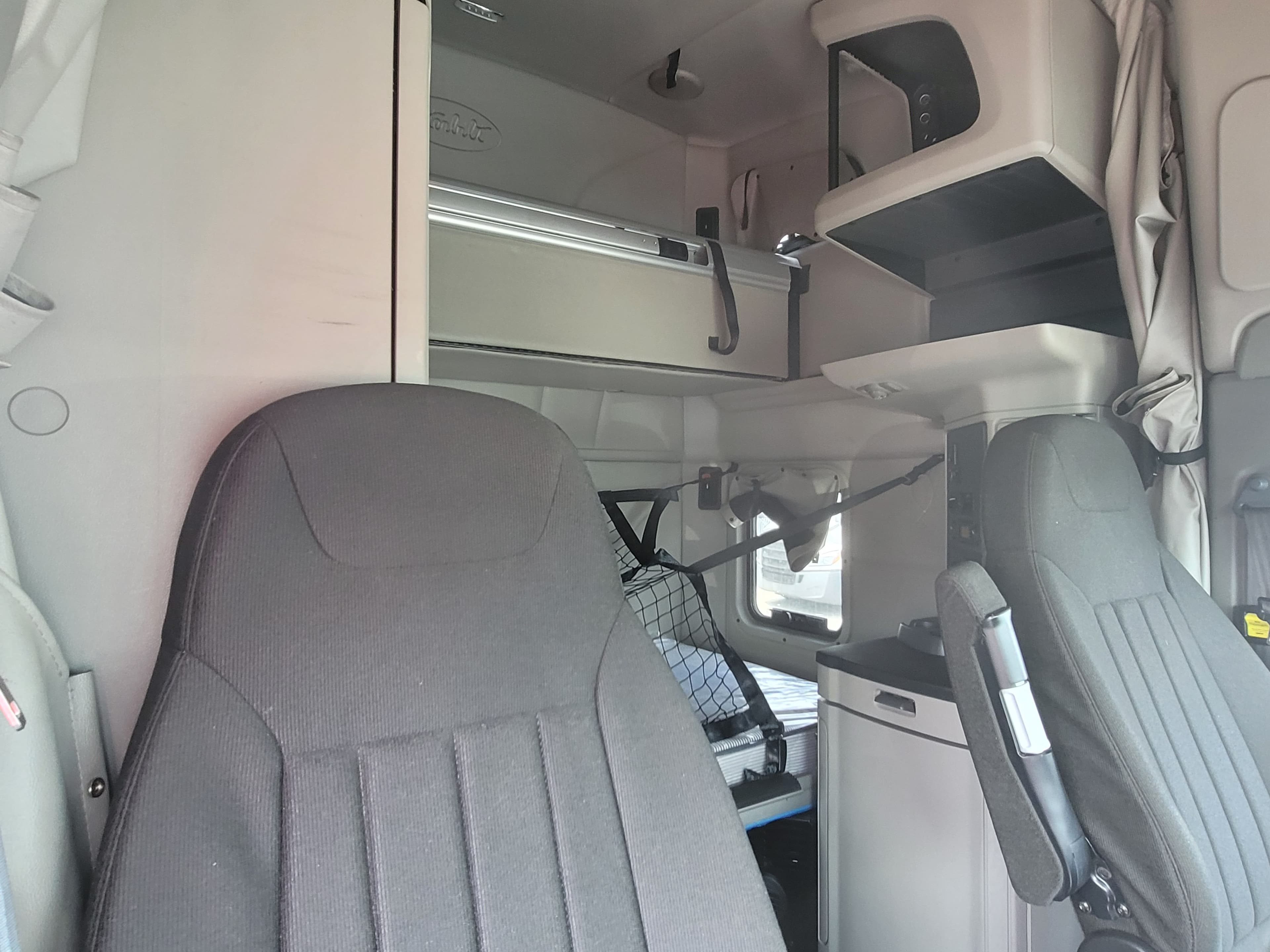 2021 Peterbilt 579 image 9