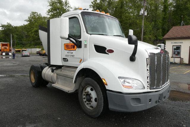 2021 Peterbilt 579 image 2