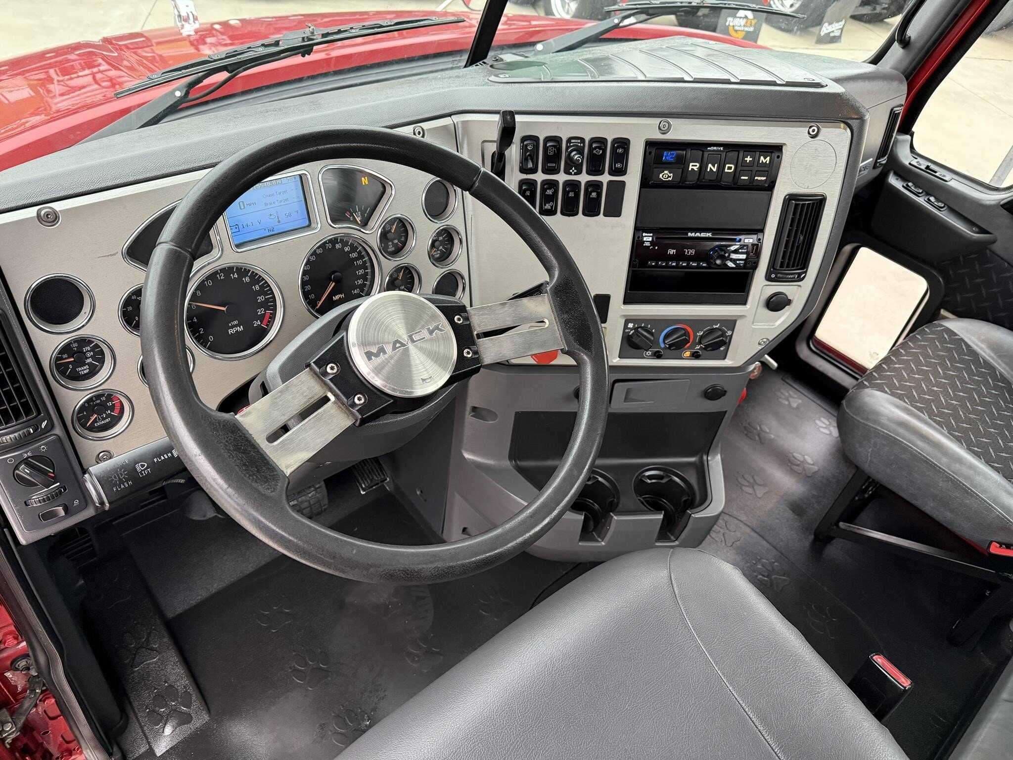 Used 2018 MACK PINNACLE CXU613 Conventional - Day Cab in Amarillo, TX image 2