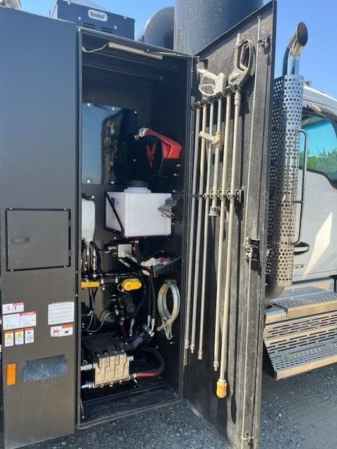 2024 Kenworth T880 image 7