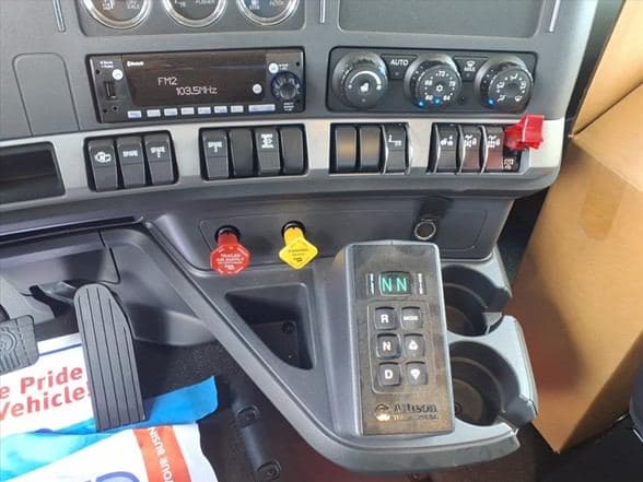 2026 Kenworth T880 image 17