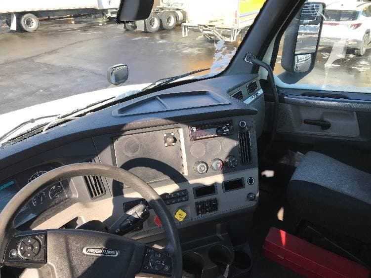 2019 Freightliner Cascadia 126 Day Cab Truck - 435HP, 12 Speed Automatic image 10