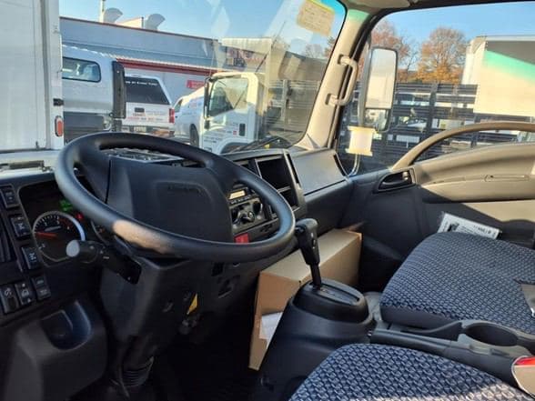 2024 Isuzu NRR image 6