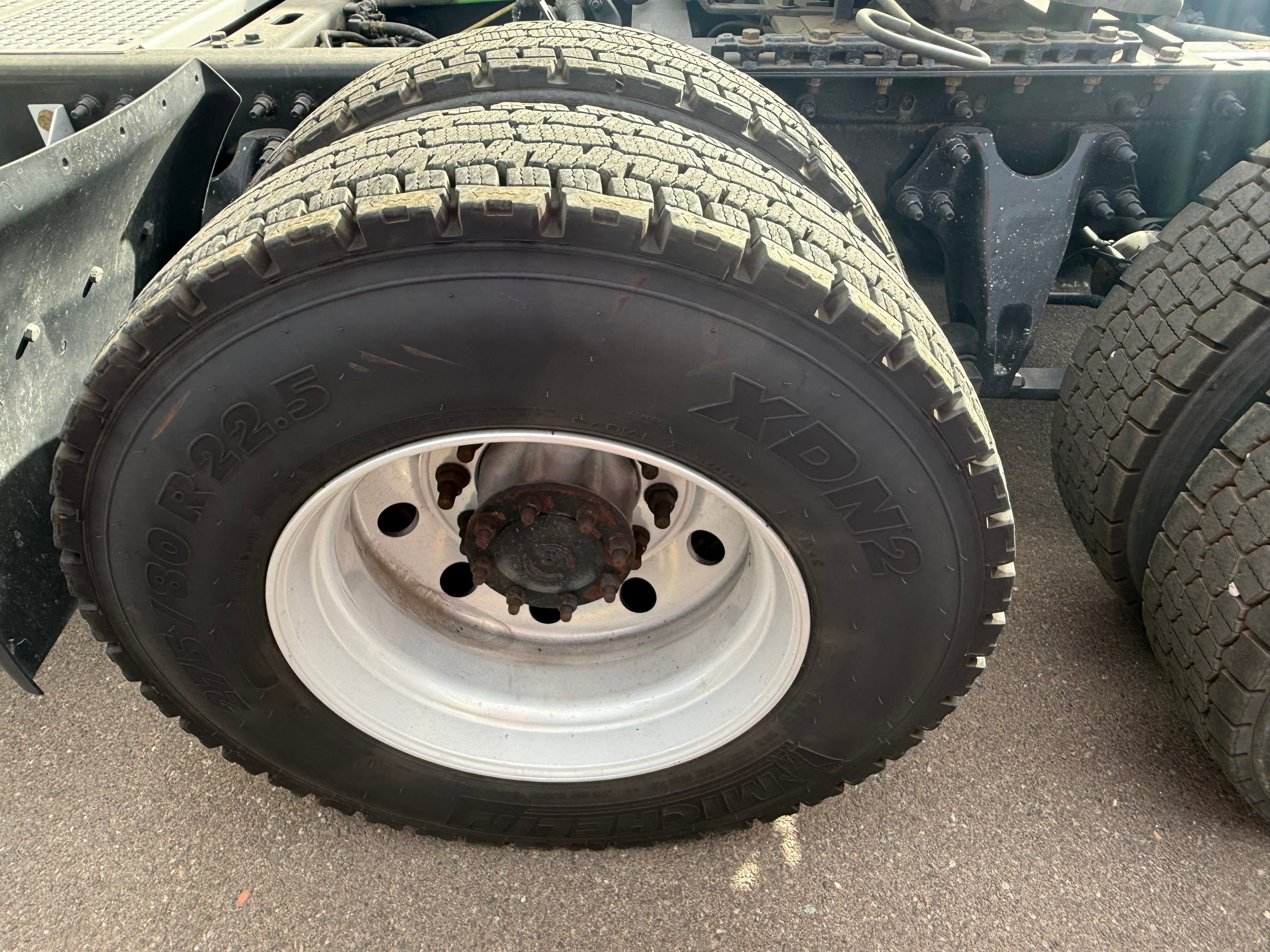 2020 International LT625 image 6