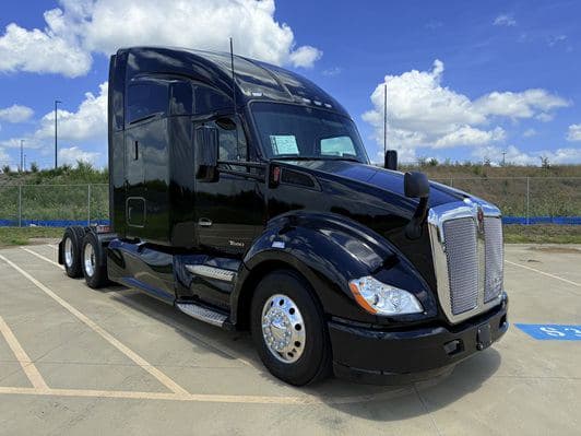2022 Kenworth T680 image 2