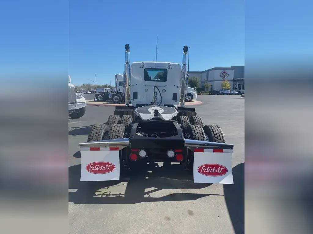 2025 Peterbilt 589 image 3
