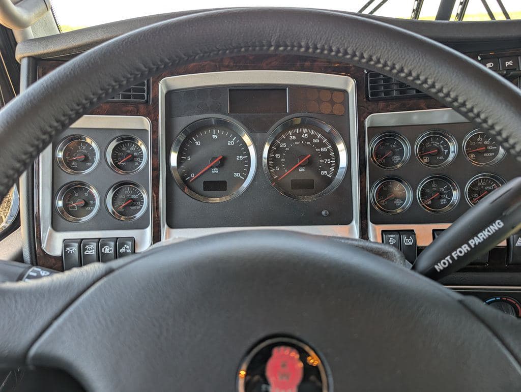 New 2027 KENWORTH W900L image 10